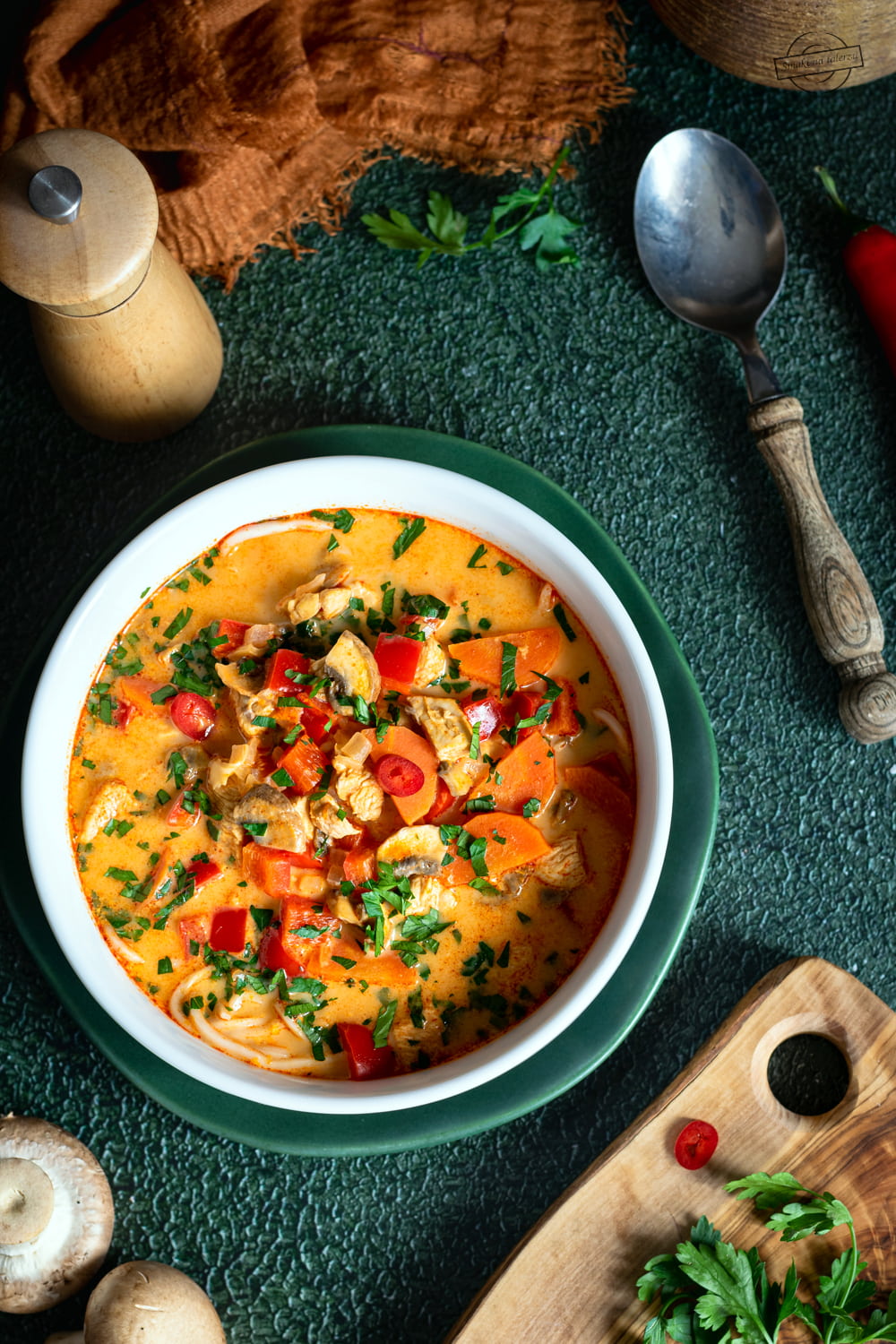 Zupa tajska z kurczakiem