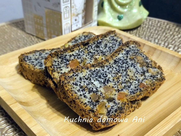 Piegusek z bakaliami na białkach