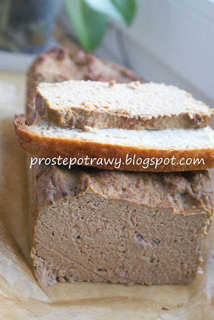 Pasztet z mięsa rosołowego i wątróbki drobiowej