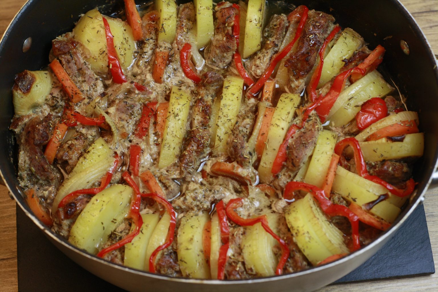 Karkówka pieczona z warzywami