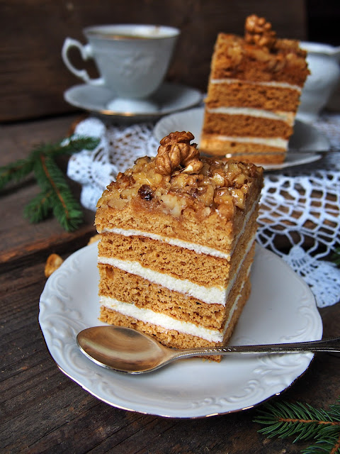 Orzechowy miodownik bez jajek mięciutki, puszysty i elegancki