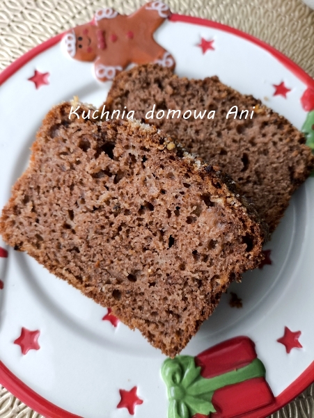 Szybki piernik z jabłkami i posypką orzechową