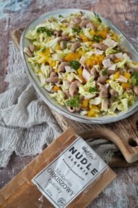 Sałatka makaronowa z kapustą pekińską