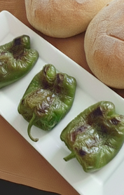 Felfla Mechwiya – Marokańskie grillowane zielone papryki