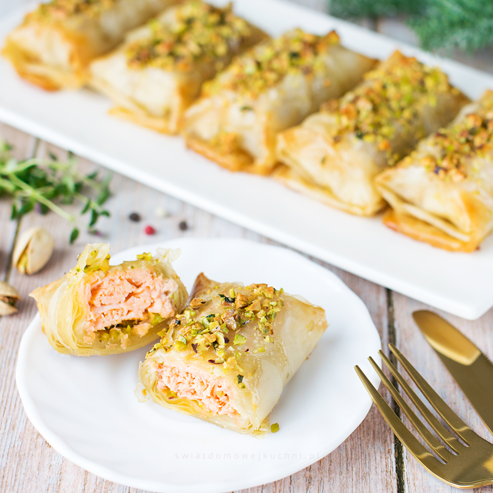 Zapiekany łosoś w cieście filo z pistacjami