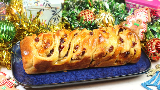 Świąteczny warkocz drożdżowy