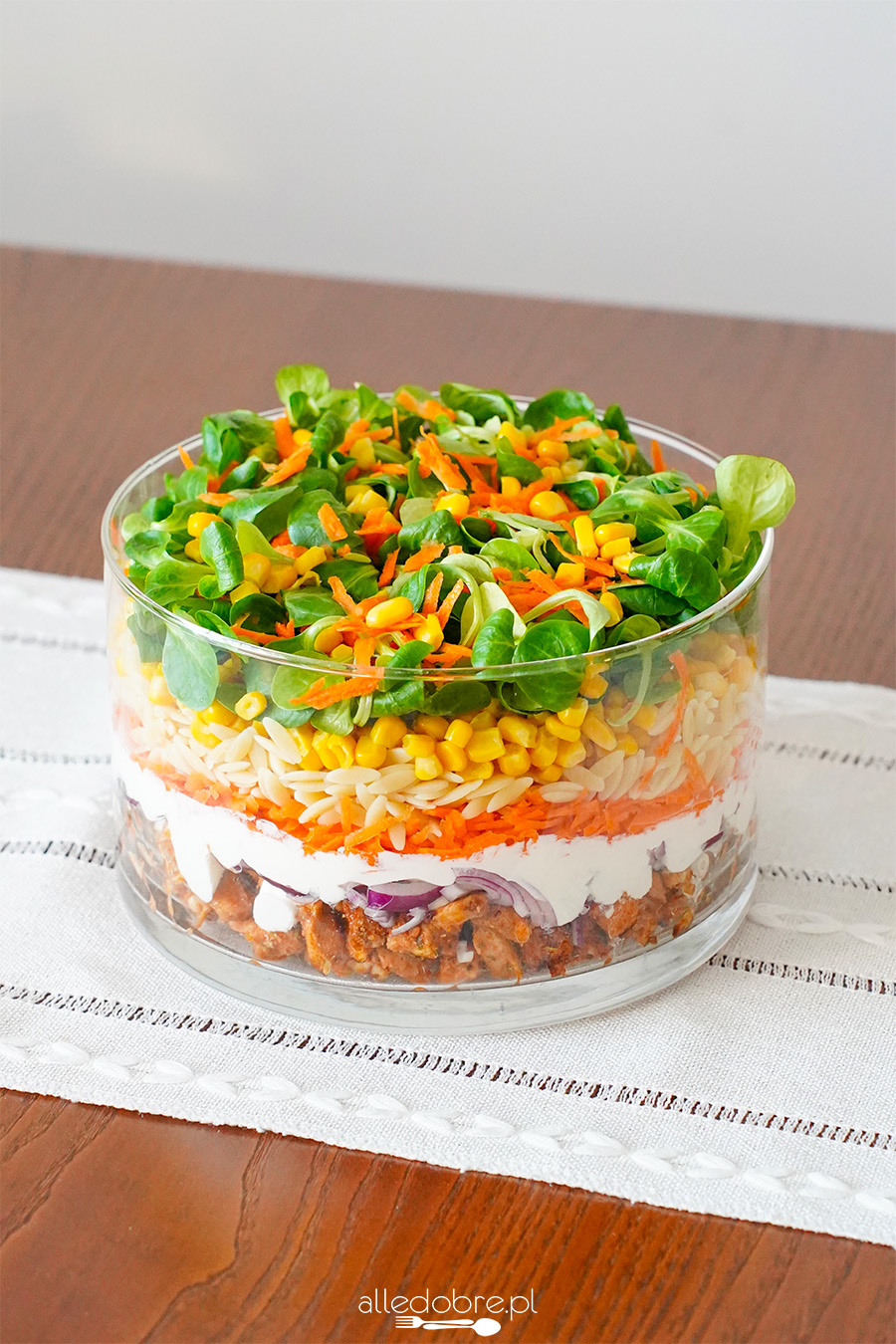 Sałatka warstwowa z kurczakiem