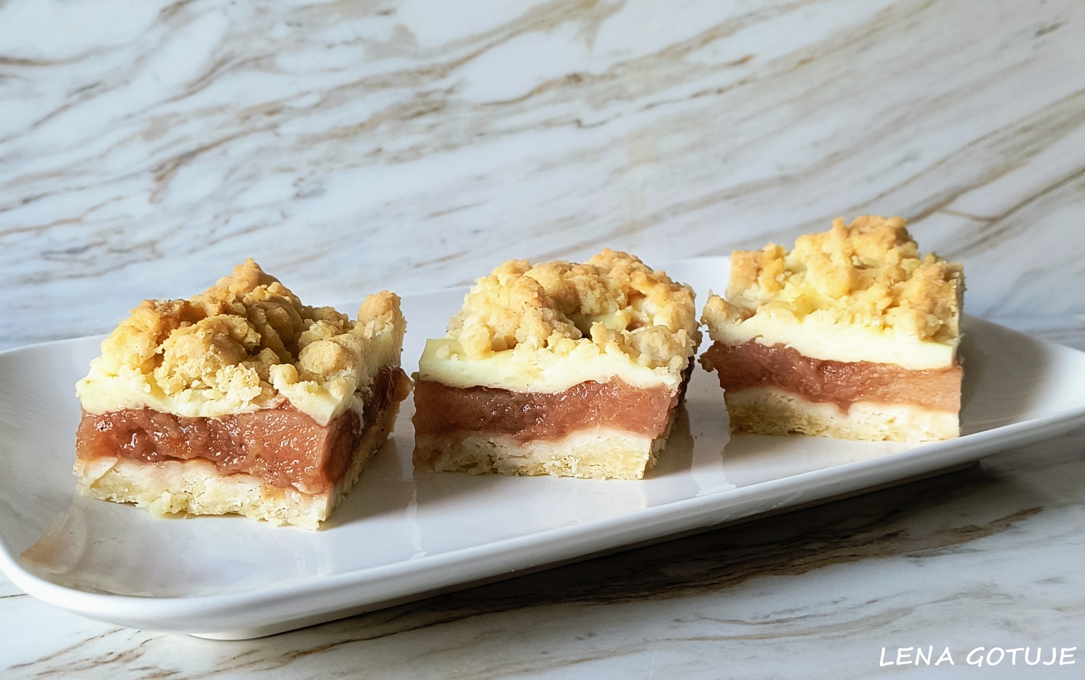 Szarlotka na kruchym spodzie z budyniem i kruszonką