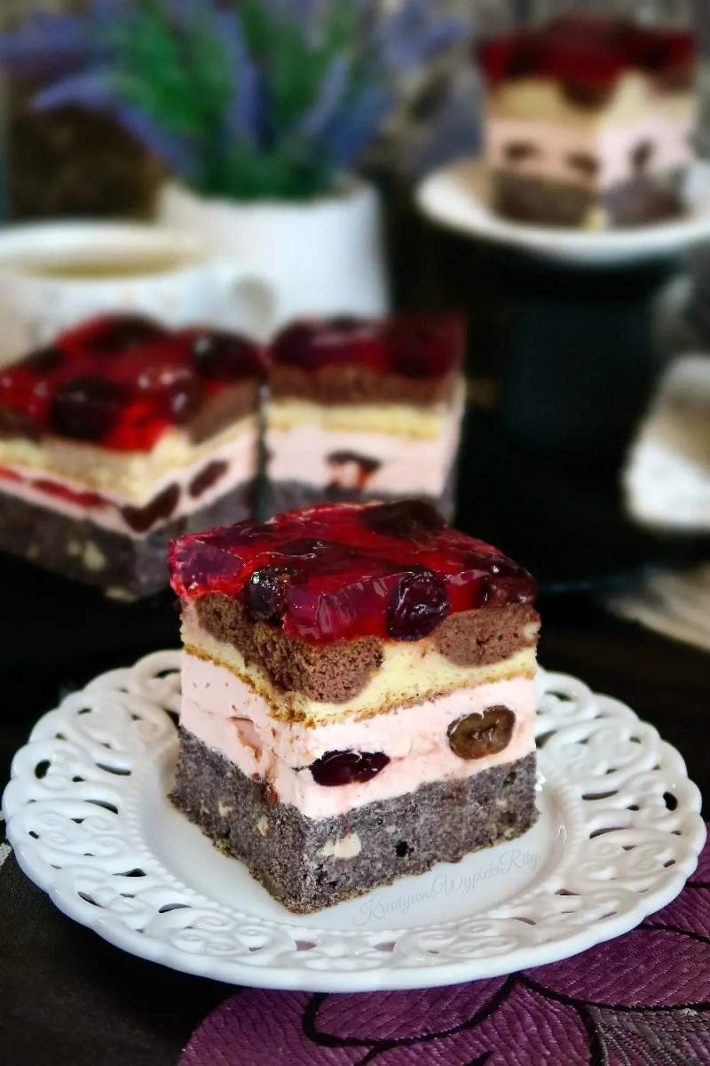 Makowiec z Wiśniami