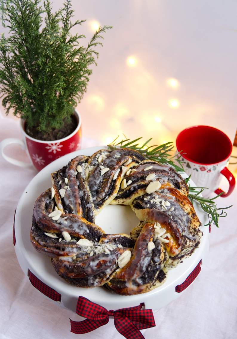 ŚWIĄTECZNY  WIENIEC  Z MAKIEM