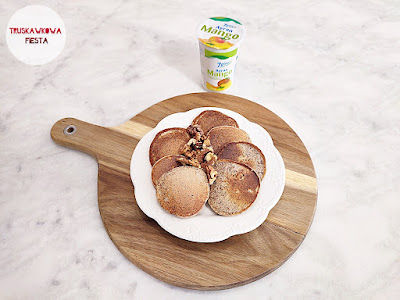 Placuszki gryczane z ayranem o smaku mango