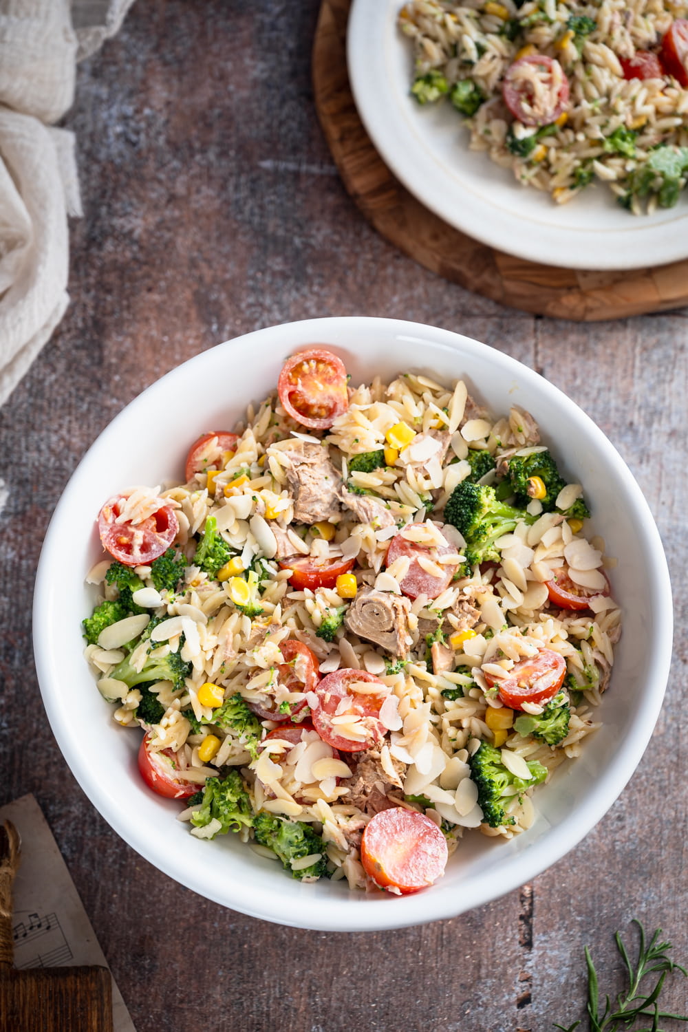 Sałatka makaronowa z tuńczykiem i brokułem