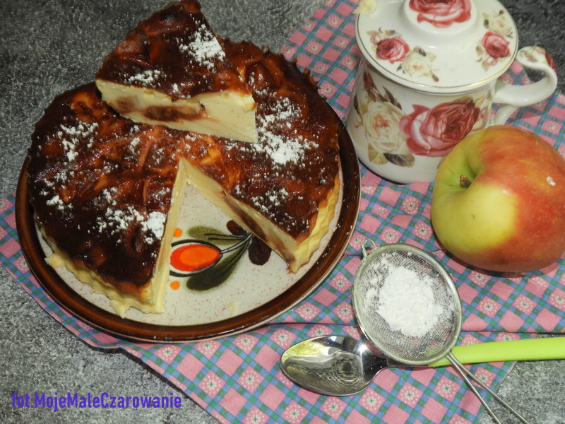 Tarta waniliowa z jabłkami i bananem