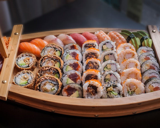 Jak wybrać najlepszą dostawę sushi w Polsce – Porady na udane zamówienie