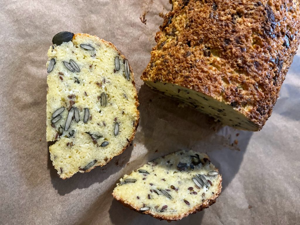 Chleb twarogowy bezglutenowy. Idealny podczas redukcji i dla osób z celiakią.