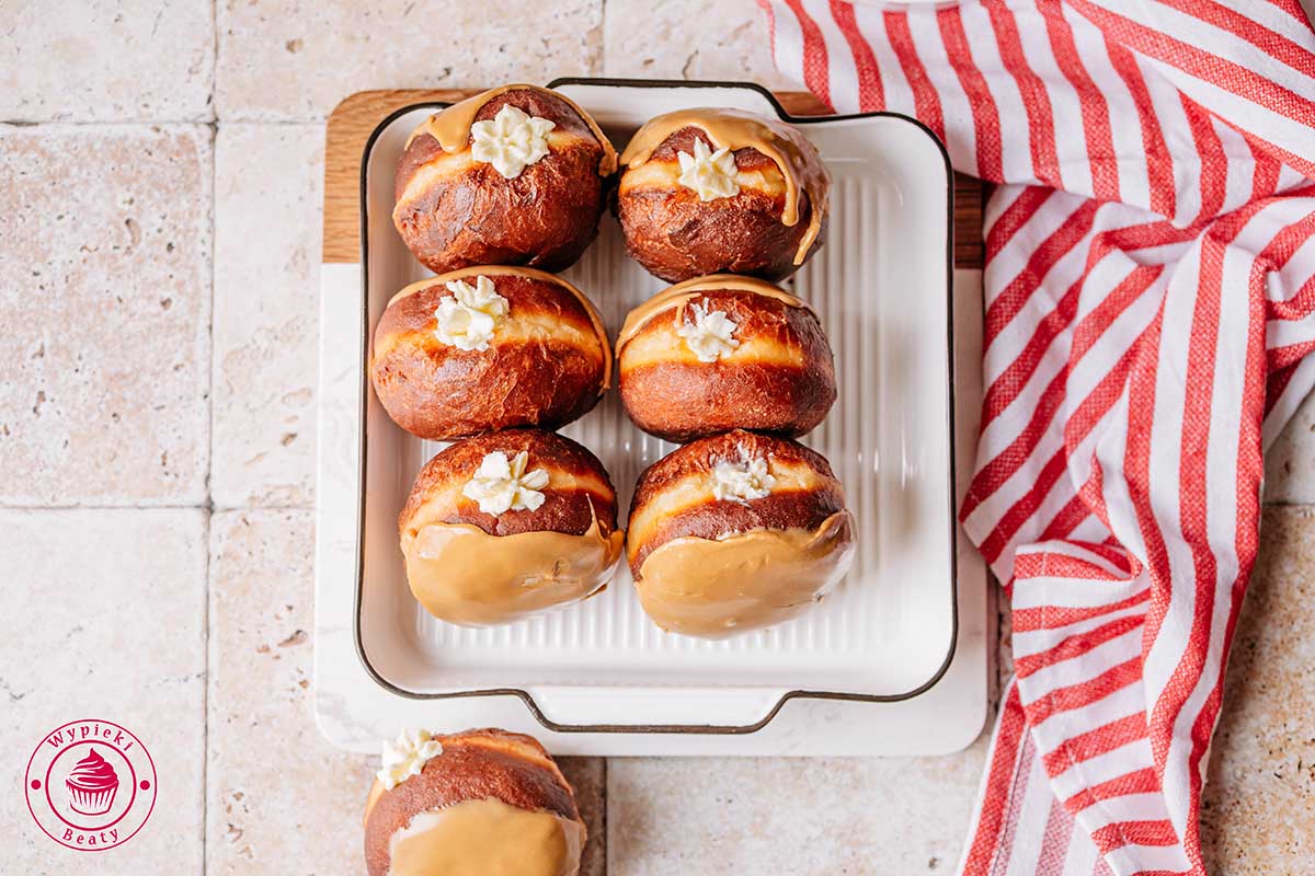 Domowe pączki tiramisu