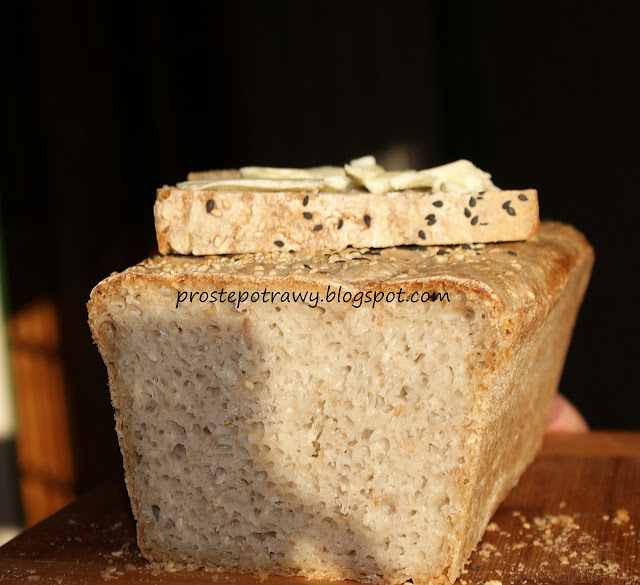 Chleb orkiszowo-pszenny z sezamem