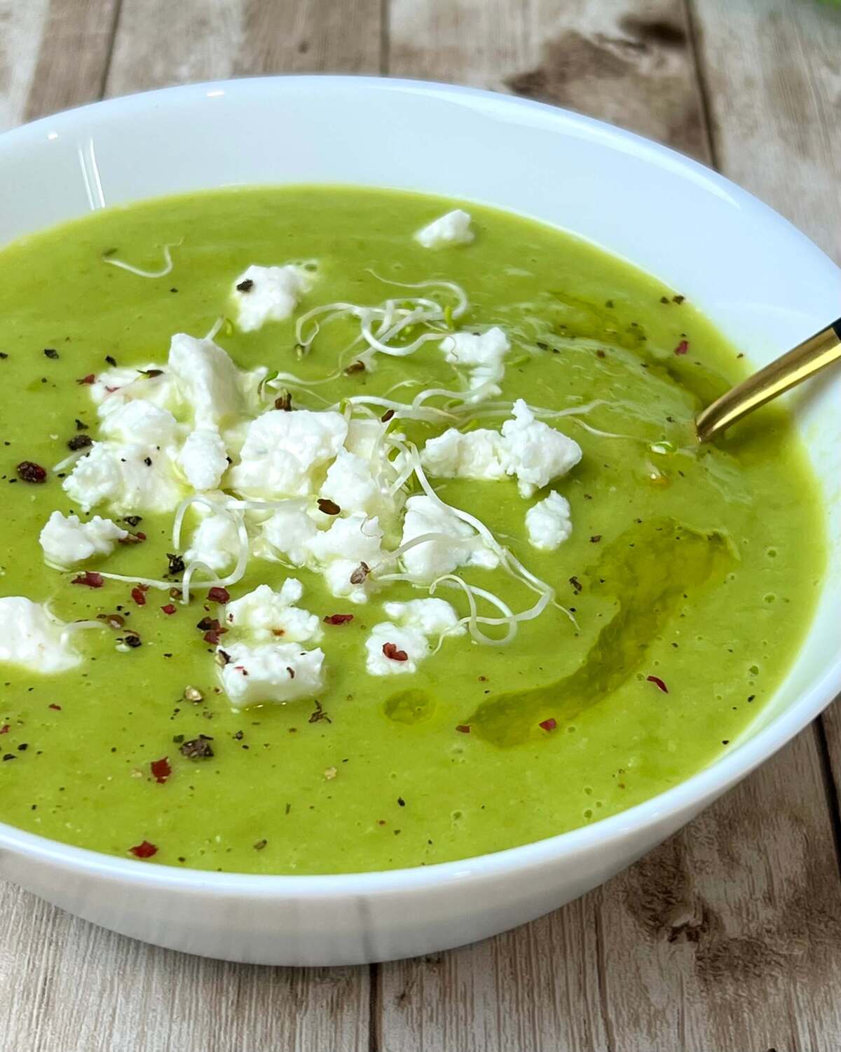 Zupa krem z zielonego groszku z fetą