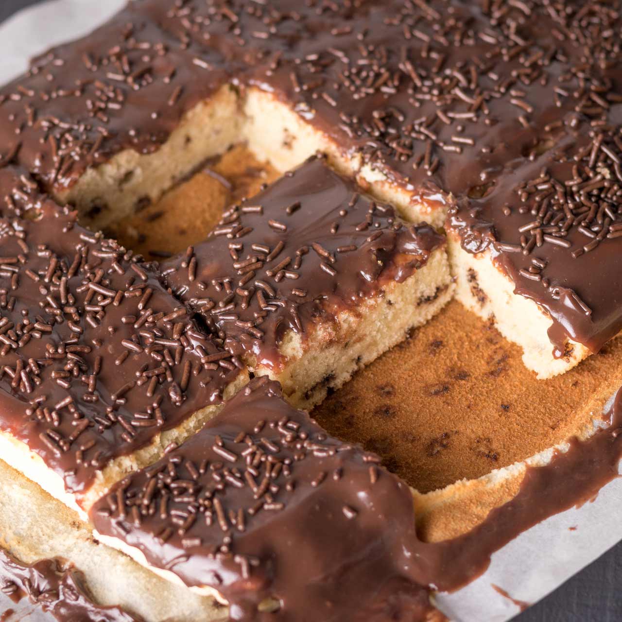 Sernik z polewą czekoladową