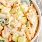 Makaron z łososiem i cukinią