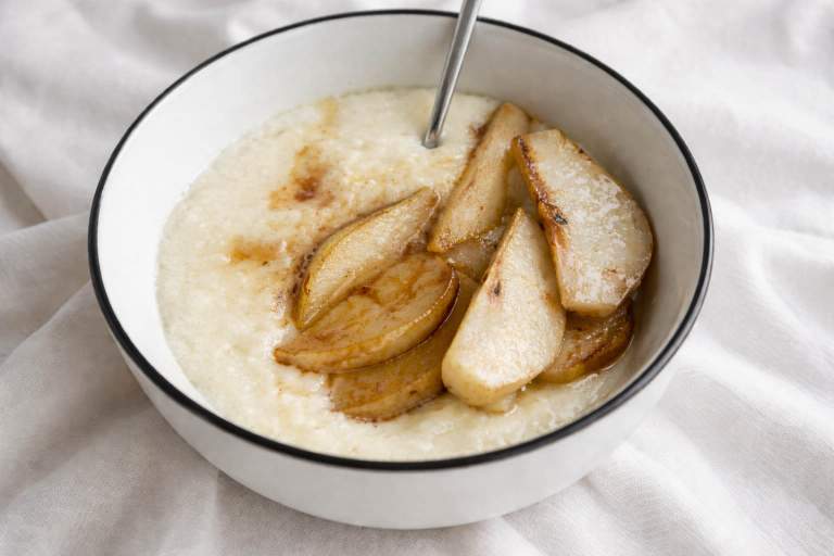 Kasza manna na kefirze z gruszką – słodki posiłek na spokojny dzień