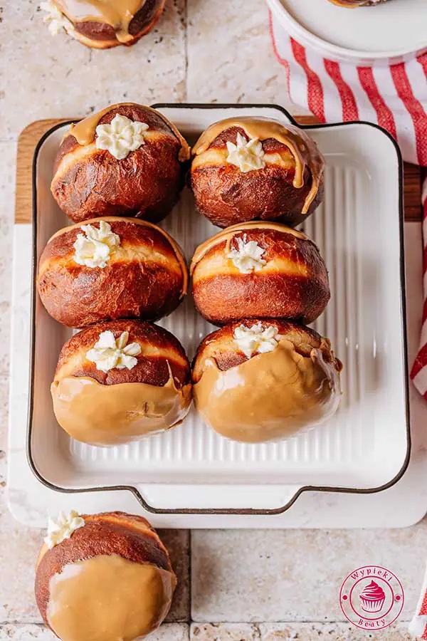 Domowe pączki tiramisu