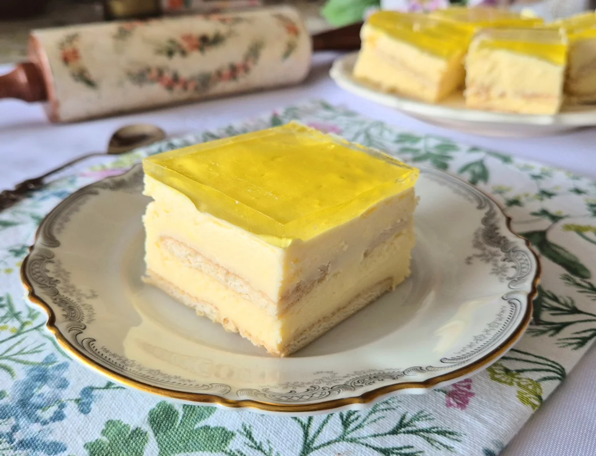 Sernik gotowany cytrynowy