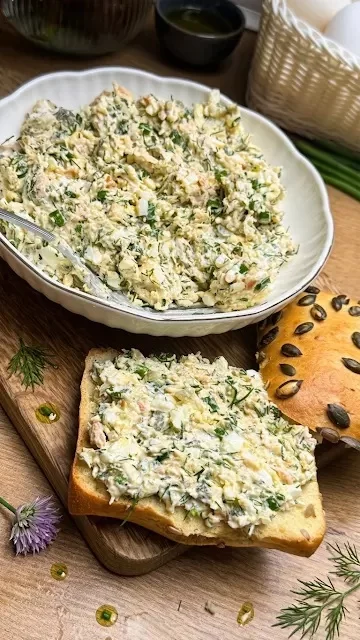Pasta kanapkowa z łososiem i koperkiem