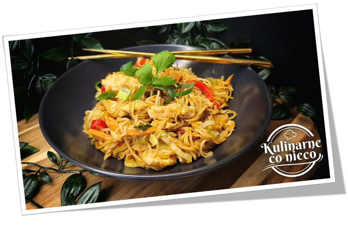 Yakisoba z Kurczakiem i Warzywami