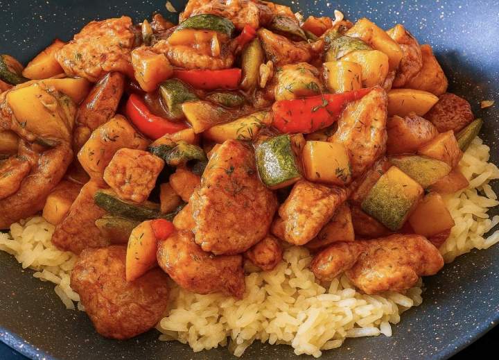 Azjatycka polędwiczka z ryżem i warzywami