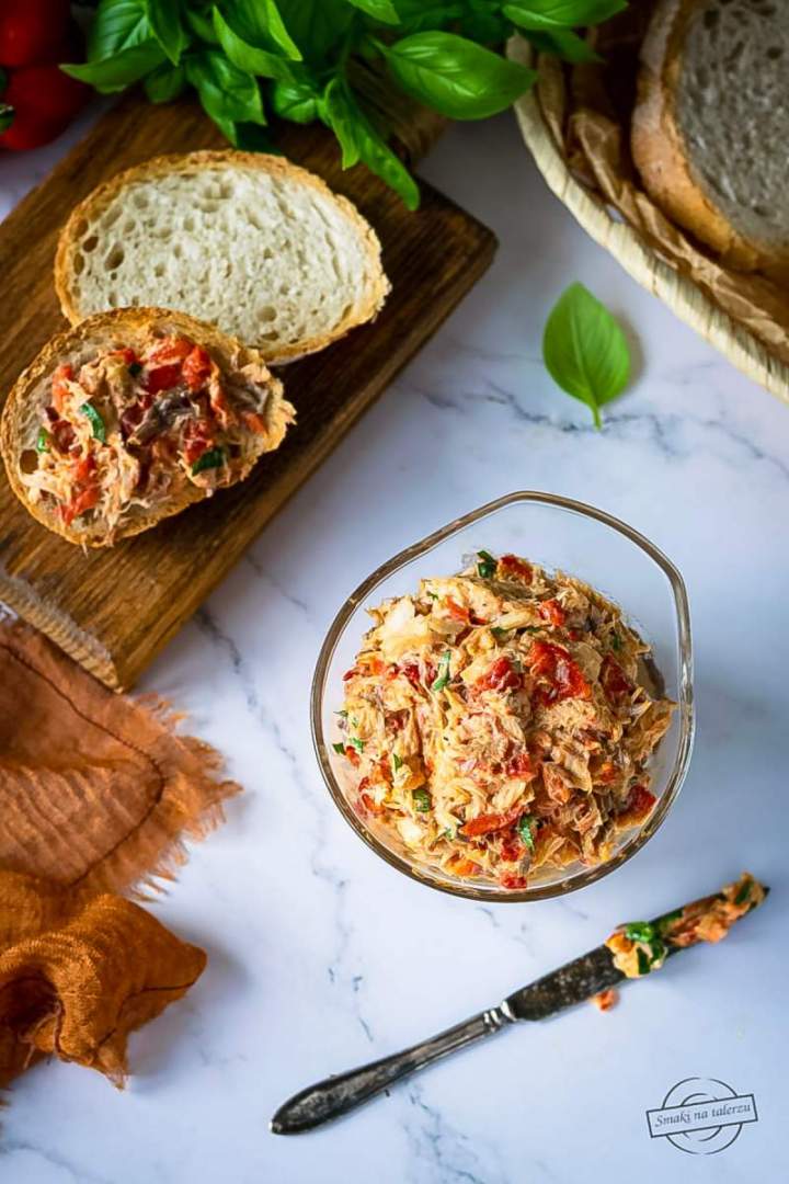 Pasta z makreli z pieczoną papryką