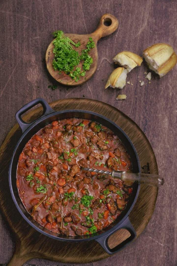 Gulasz wołowy duszony w piwie