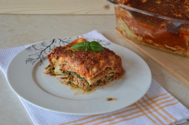 Lasagne bolognese ze szpinakiem