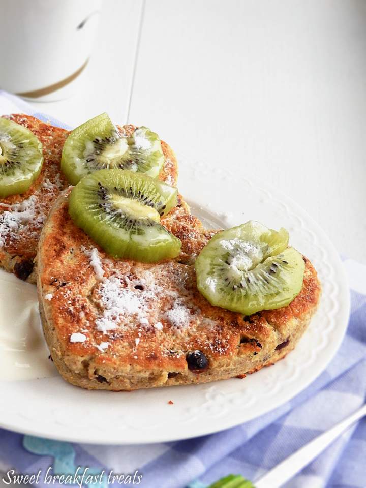 Gryczano – kokosowe pancakes z żurawiną.