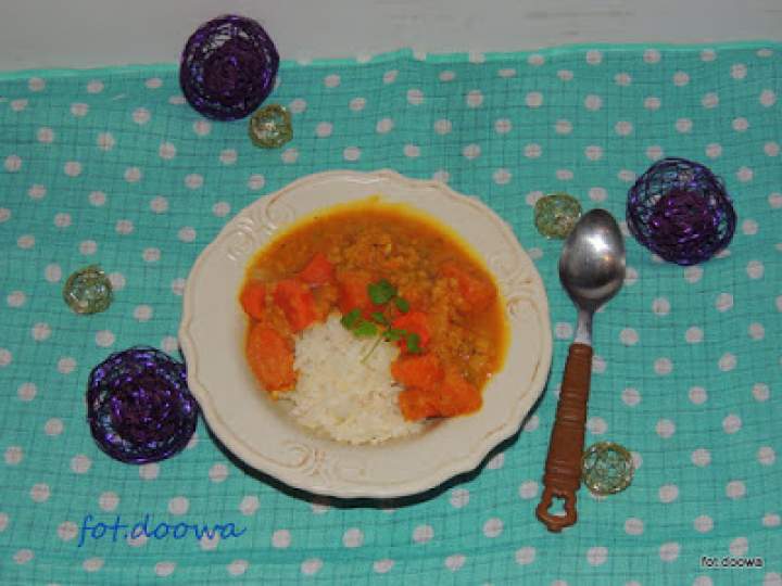 Pomarańczowe warzywne curry