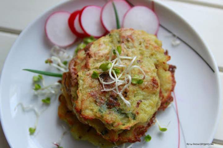 Pieczone placuszki ziemniaczane ze szczypiorem