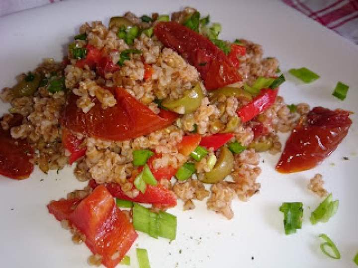 orkiszowa kasza z suszonymi pomidorami