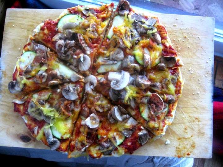 Pizza z wegańskim serem