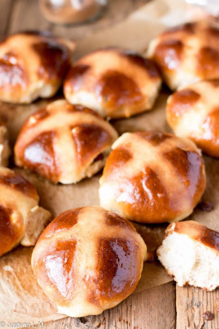 Hot cross buns – angielskie bułeczki z krzyżykiem