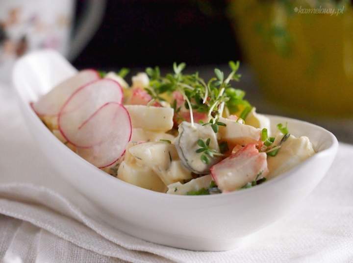 Sałatka jajeczna z paluszkami krabowymi / Egg salad with crab sticks