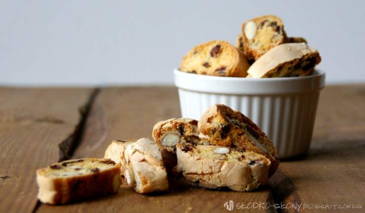 Cantuccini z rodzynkami, migdałami i żurawiną / Cantuccini with raisins, almonds and cranberries