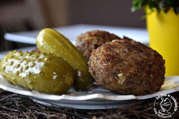 Kotlet wołowy z ogórkiem