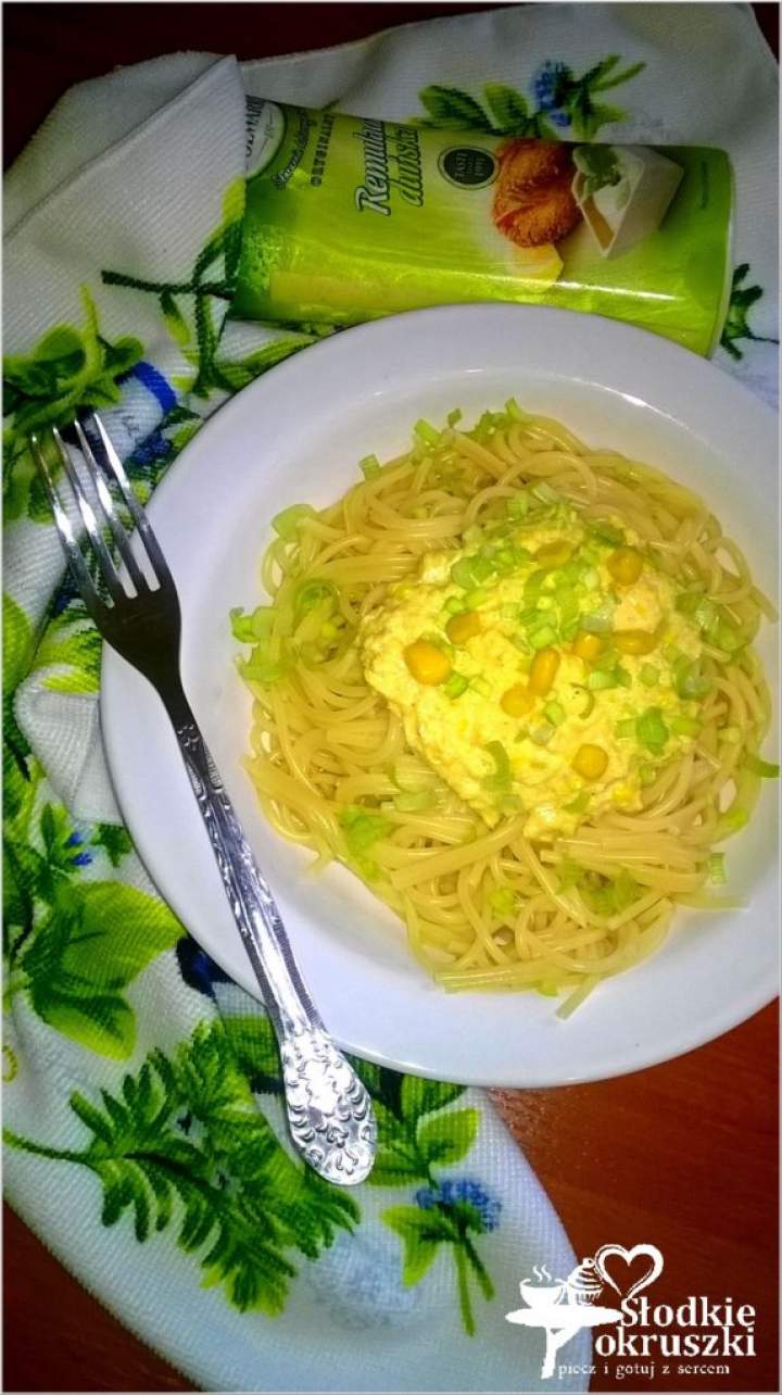 Makaron spaghetti w sosie kukurydzianym (na bazie remulady duńskiej)