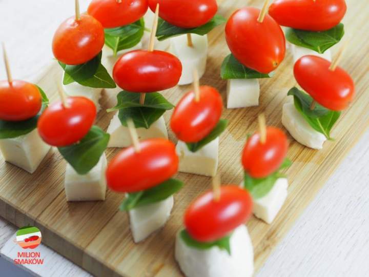 Koreczki a la caprese