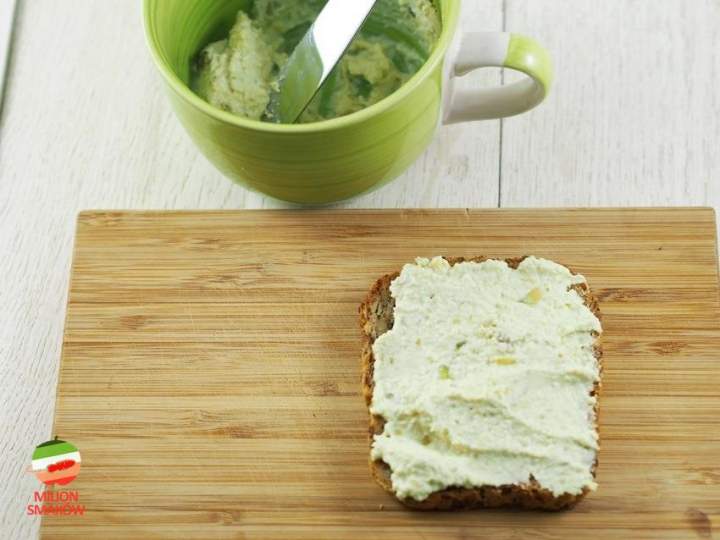 Pasta z jajek, awokado i sera feta