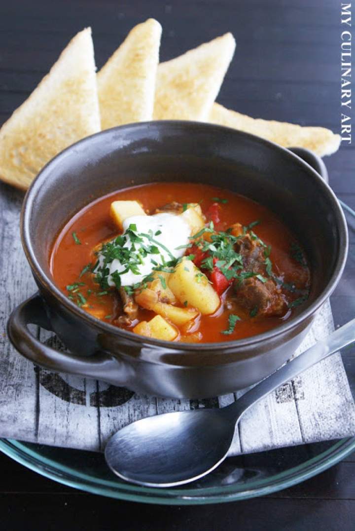 Gulyásleves – węgierska zupa gulaszowa