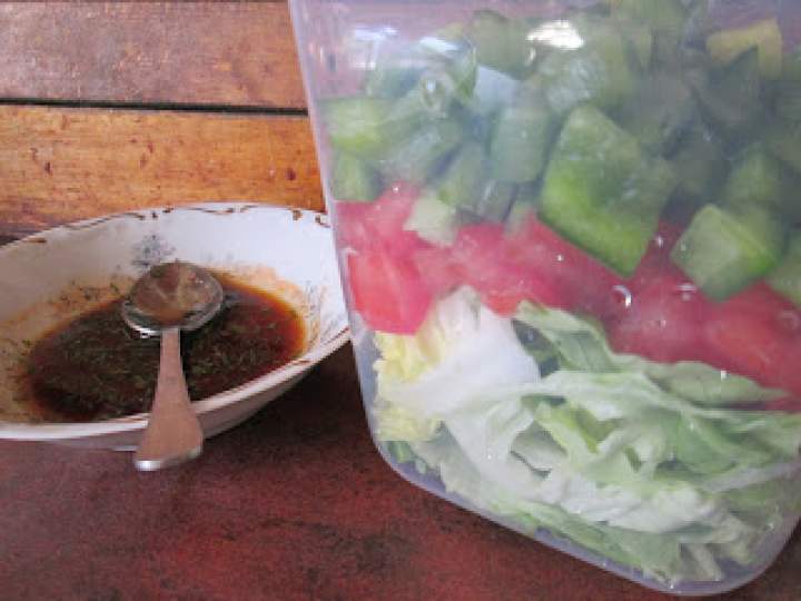 Lunchbox – najszybsza sałatka z papryką i pomidorem