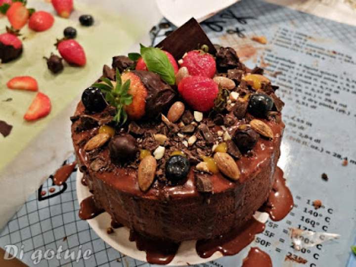Tort z musem i ganache czekoladowym (biszkopt genueński) – warsztaty z Twardym Szparagiem