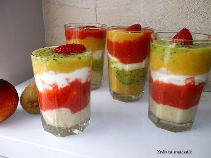 WARSTWOWE SMOOTHIE Z OWOCÓW