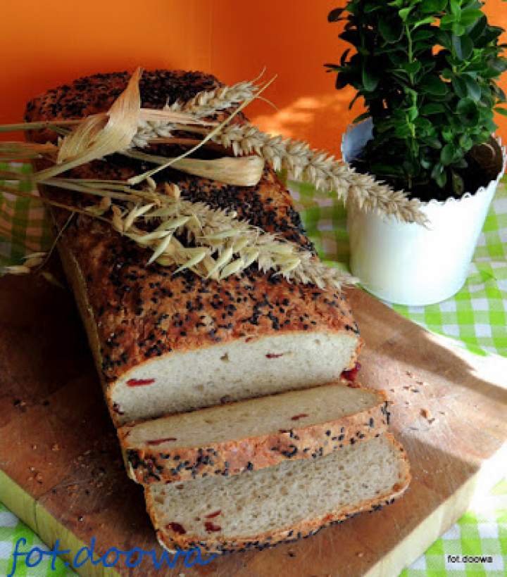 Chleb pszenno – gryczany z serem i żurawiną